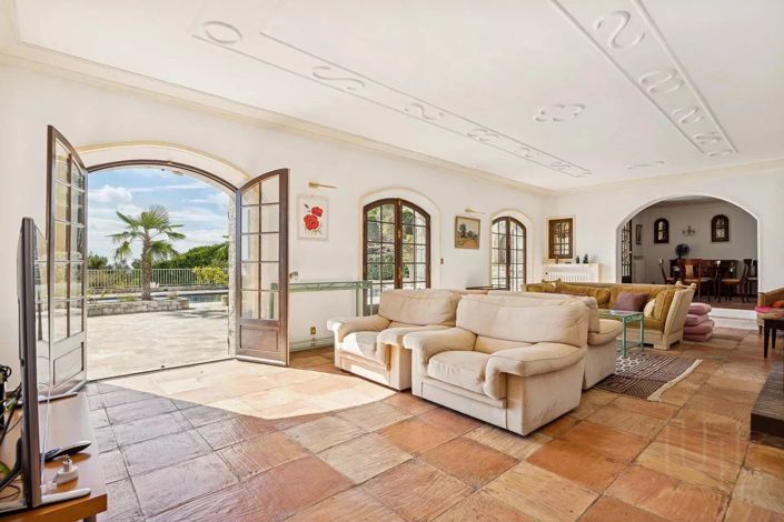 Image No.5-5 Bed House for sale