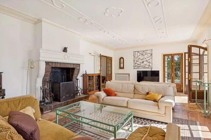 Image No.6-5 Bed House for sale