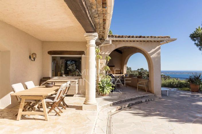 Image No.9-6 Bed House for sale