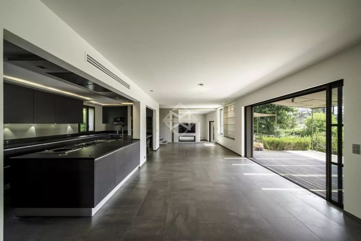 Image No.3-4 Bed House for sale