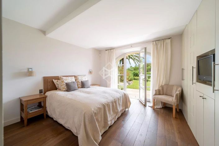 Image No.8-4 Bed House for sale