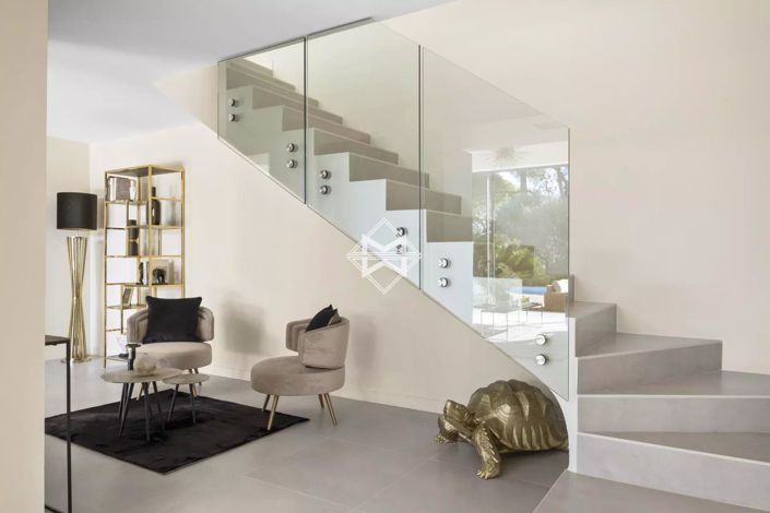 Image No.14-5 Bed House for sale