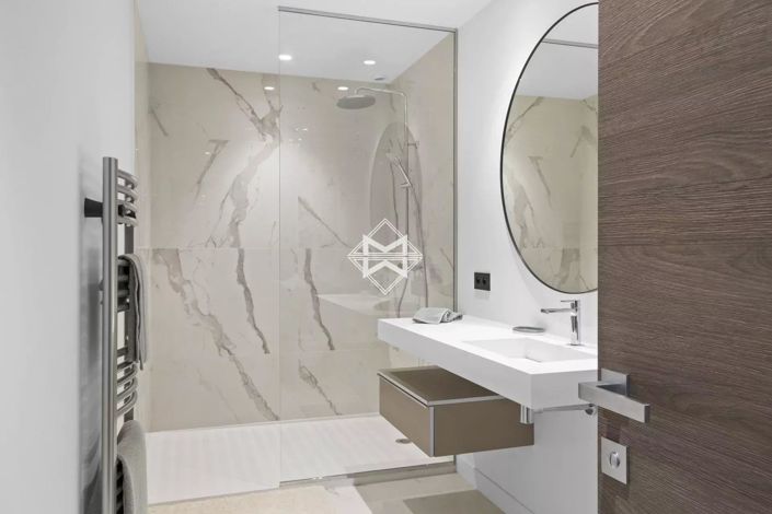 Image No.17-5 Bed House for sale