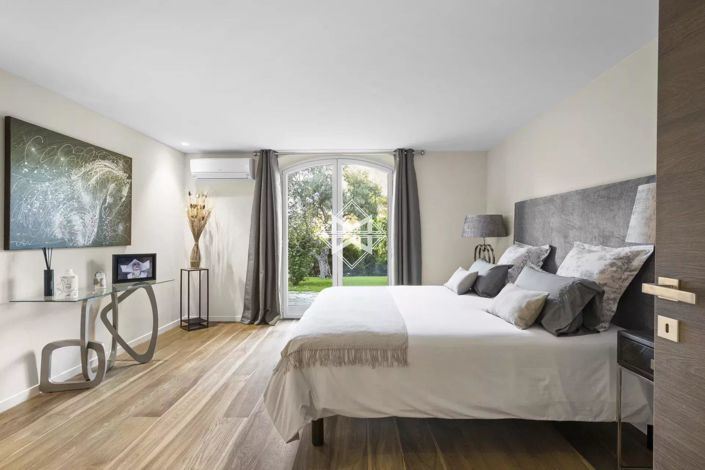 Image No.18-5 Bed House for sale