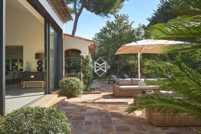 Image No.9-5 Bed House for sale