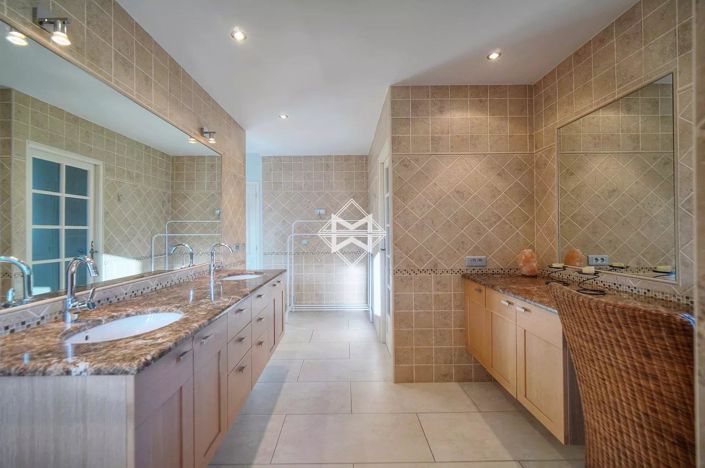 Image No.11-5 Bed House for sale