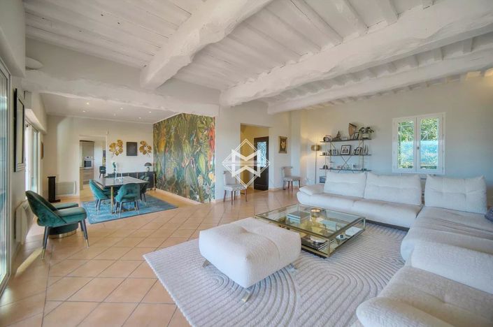 Image No.7-5 Bed House for sale