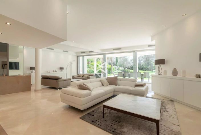 Image No.6-10 Bed House for sale