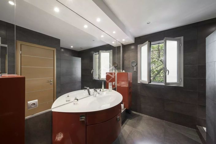 Image No.10-4 Bed House for sale