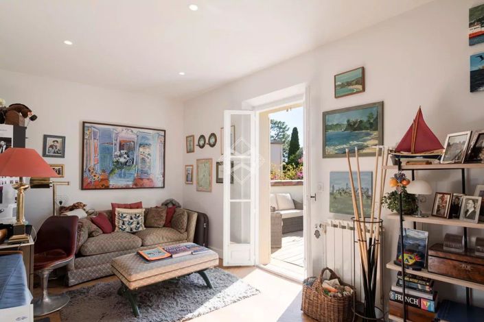 Image No.10-3 Bed House for sale