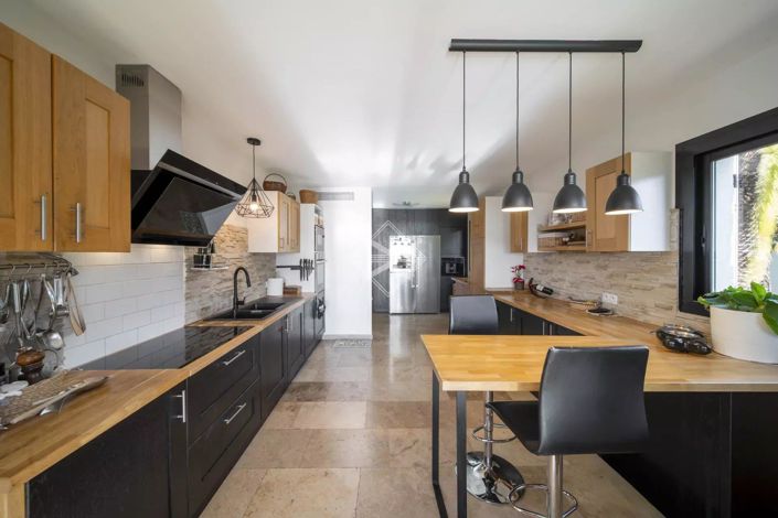 Image No.5-4 Bed House for sale