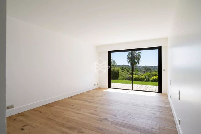 Image No.7-4 Bed House for sale