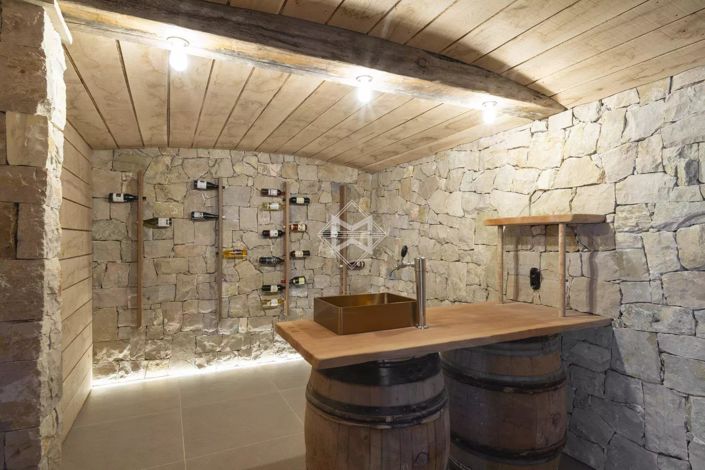 Image No.9-4 Bed House for sale