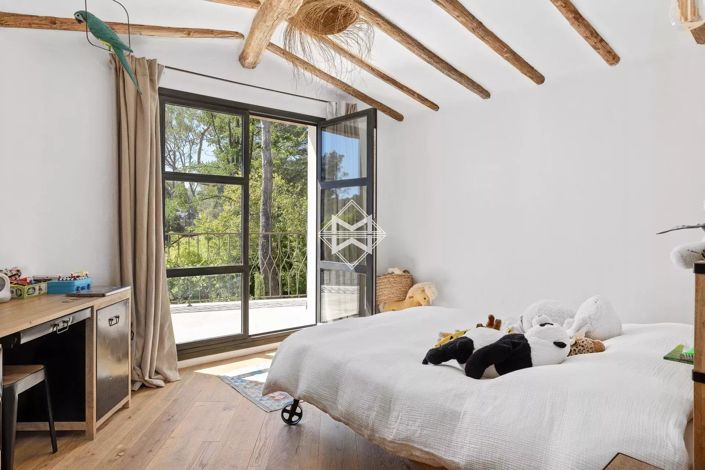 Image No.9-6 Bed House for sale