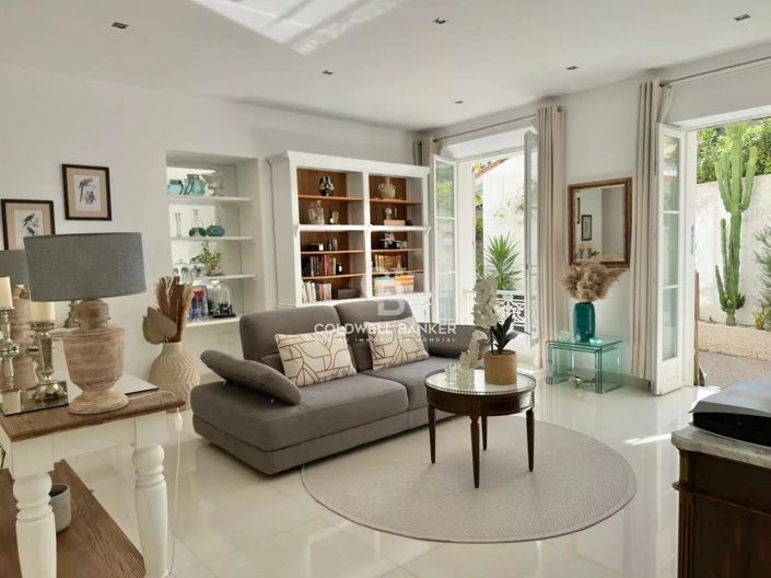 Image No.13-3 Bed Property for sale