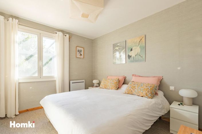 Image No.8-3 Bed House for sale