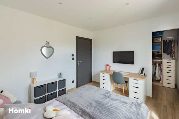 Image No.14-3 Bed House for sale