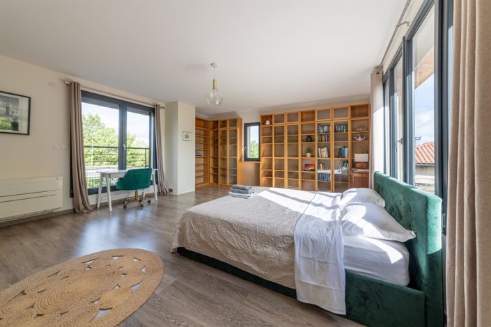 Image No.6-4 Bed House for sale