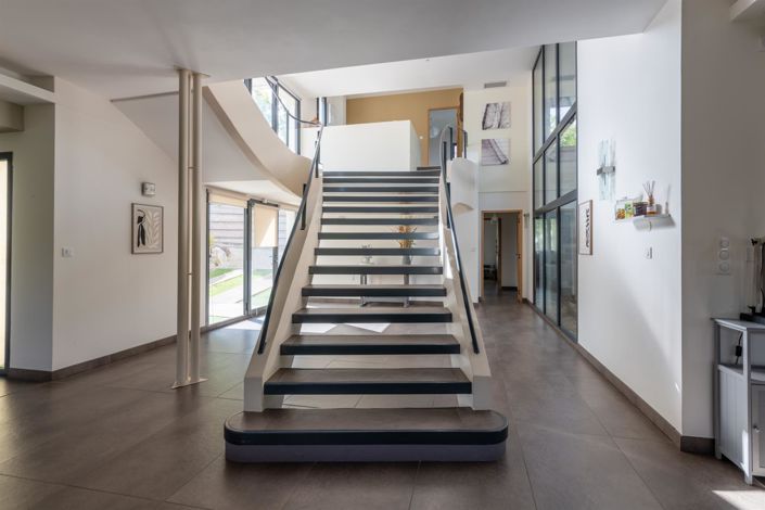 Image No.8-4 Bed House for sale