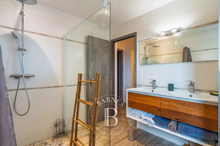 Image No.11-3 Bed House for sale