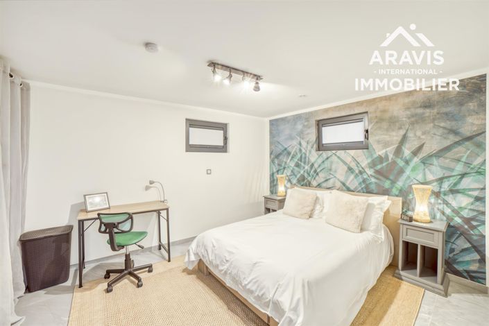 Image No.17-6 Bed House for sale