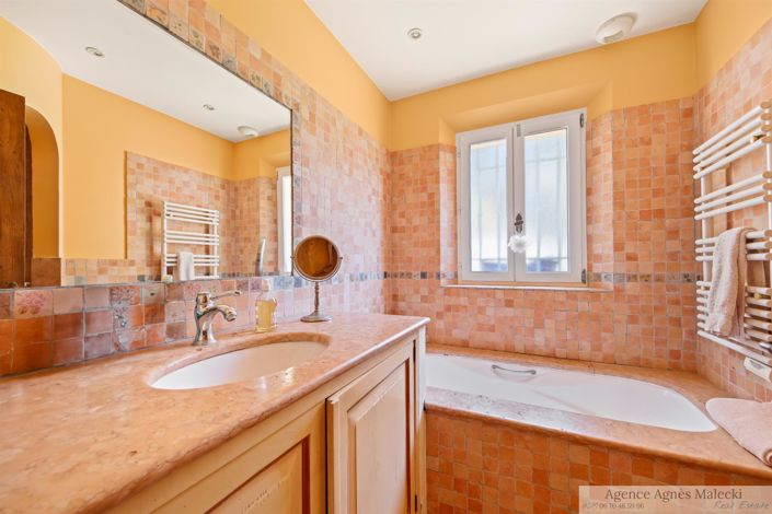 Image No.15-4 Bed House for sale