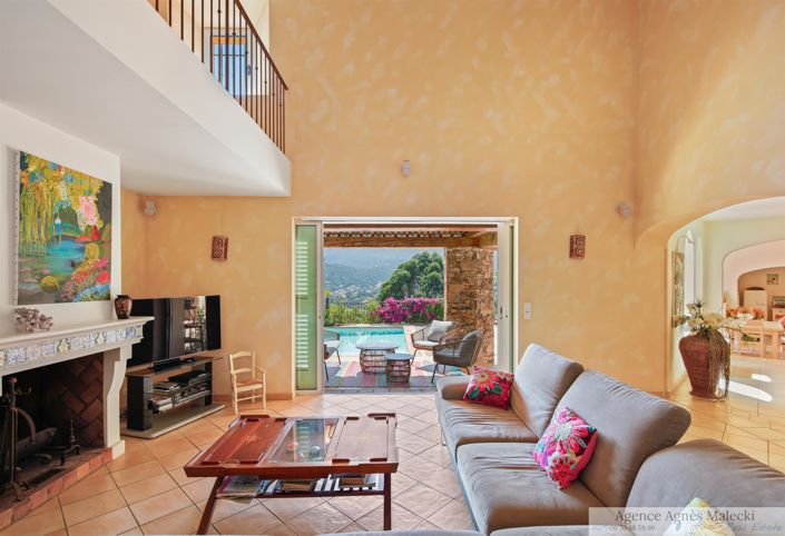 Image No.8-4 Bed House for sale