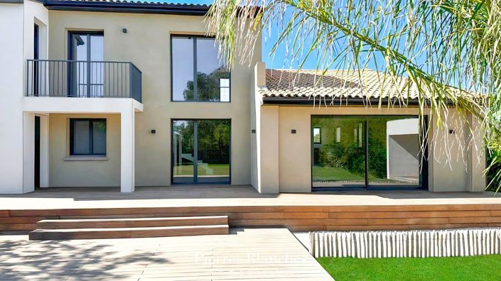 Image No.11-5 Bed House for sale