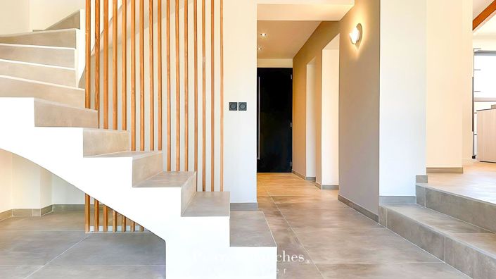 Image No.3-5 Bed House for sale