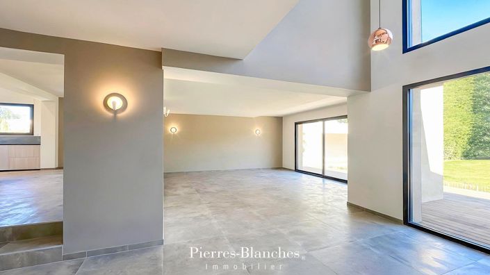 Image No.4-5 Bed House for sale