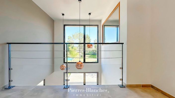 Image No.7-5 Bed House for sale