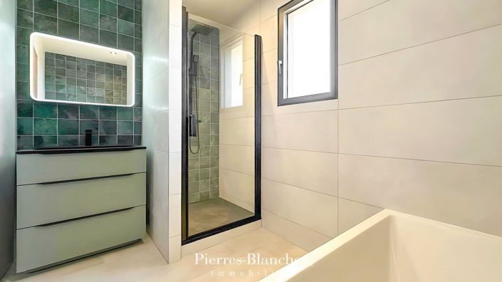 Image No.9-5 Bed House for sale