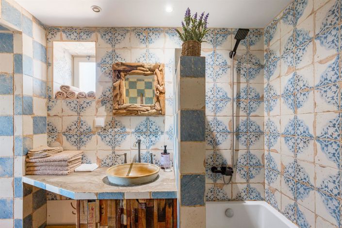 Image No.18-2 Bed House for sale