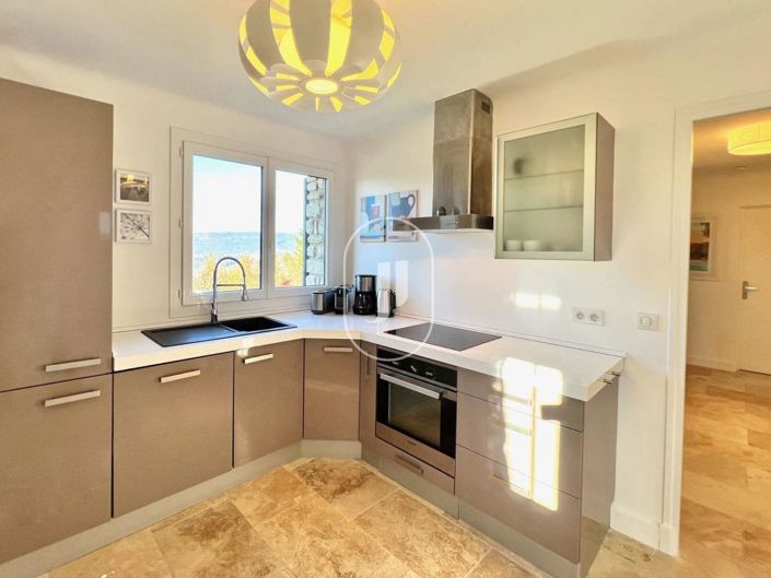 Image No.12-5 Bed House for sale