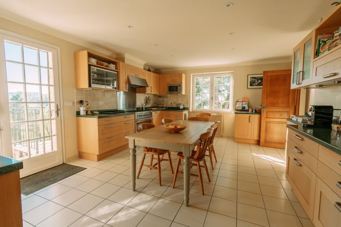 Image No.7-13 Bed House for sale