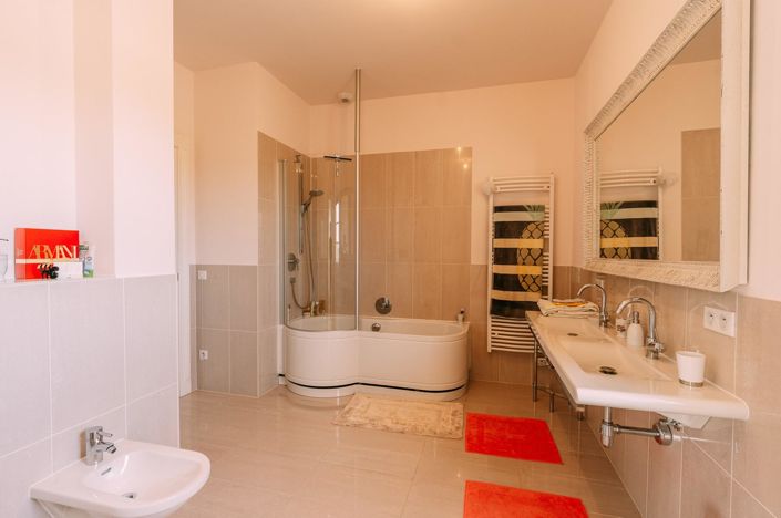 Image No.15-4 Bed House for sale