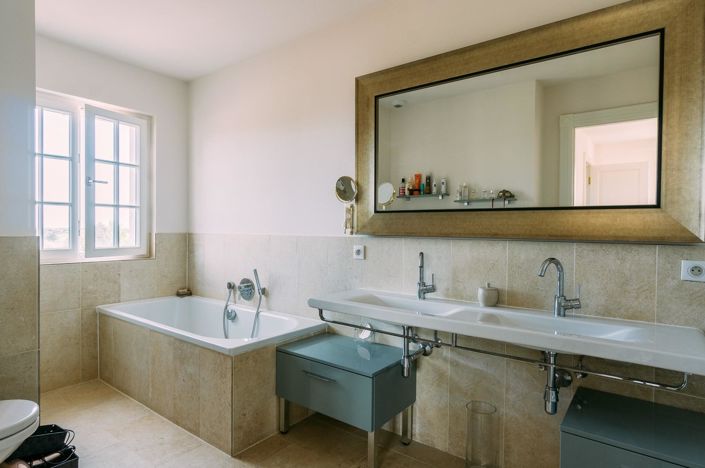 Image No.18-4 Bed House for sale