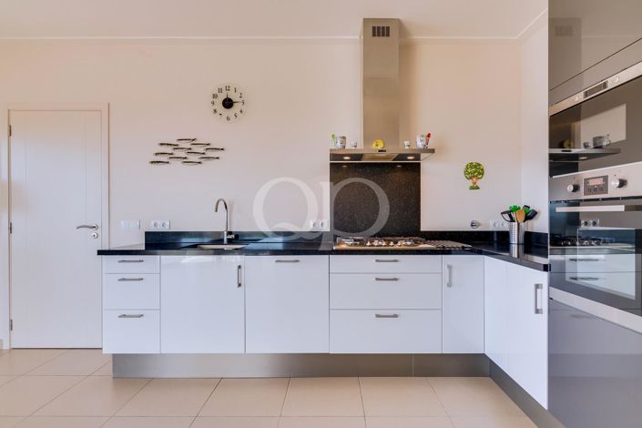 Image No.18-3 Bed House for sale