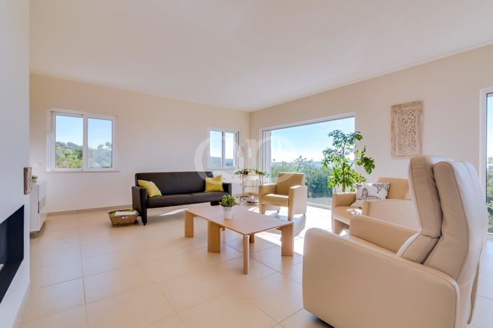 Image No.21-3 Bed House for sale