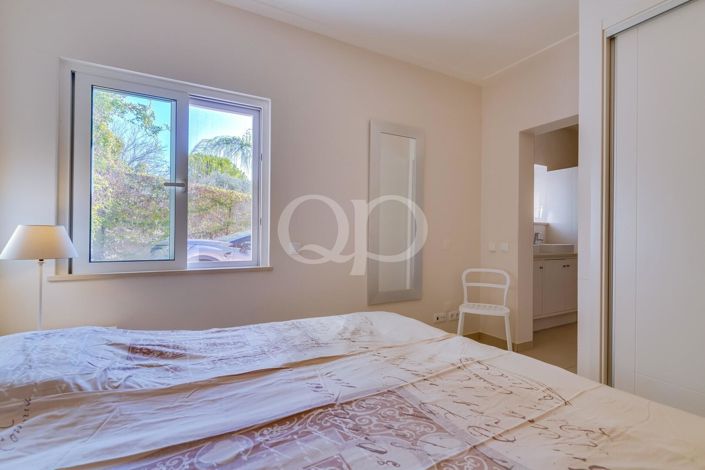 Image No.24-3 Bed House for sale