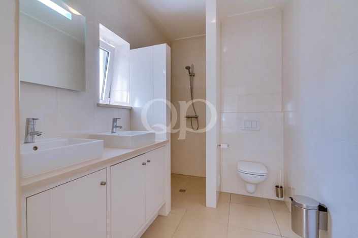 Image No.41-3 Bed House for sale