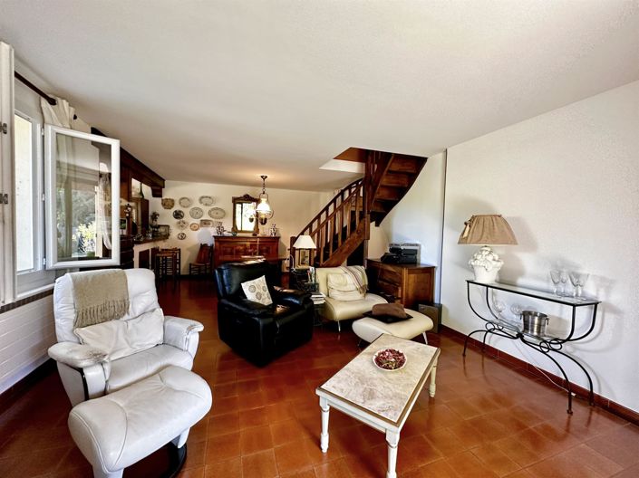 Image No.8-4 Bed House for sale