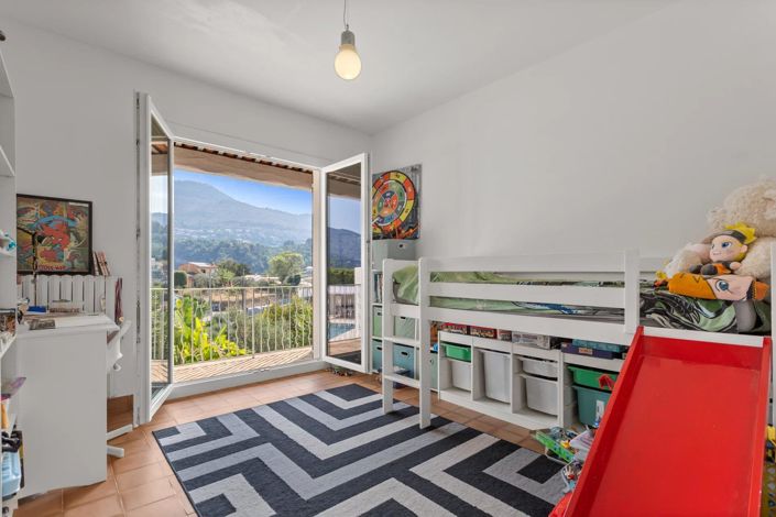 Image No.10-5 Bed House for sale