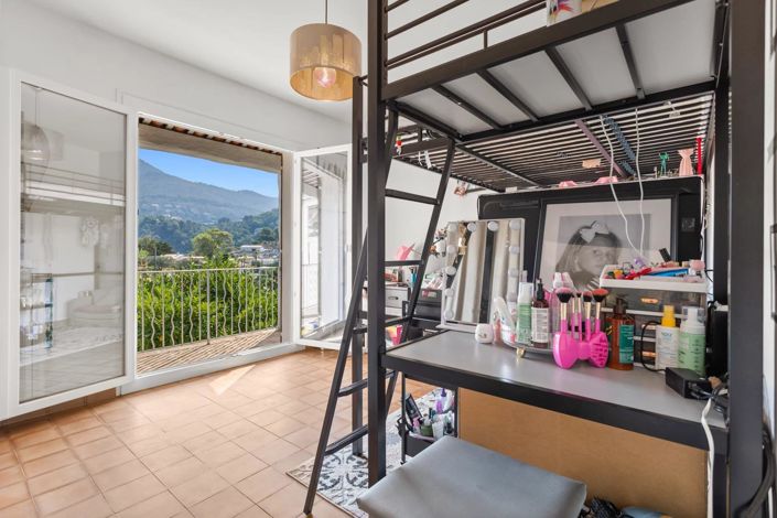 Image No.11-5 Bed House for sale