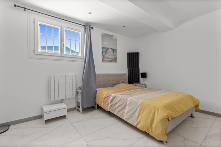 Image No.15-5 Bed House for sale