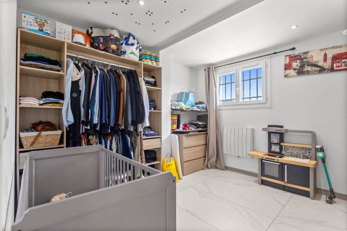 Image No.16-5 Bed House for sale