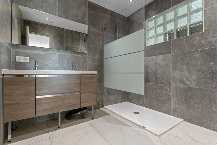 Image No.19-5 Bed House for sale