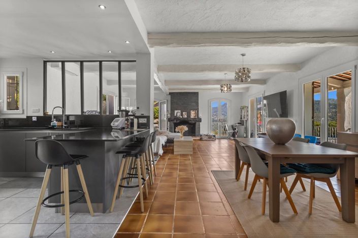 Image No.3-5 Bed House for sale