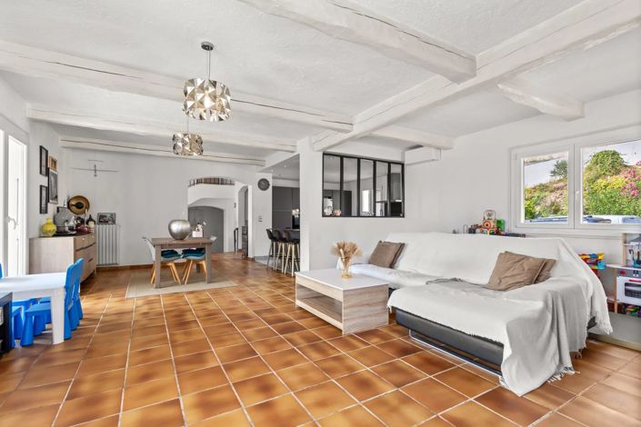 Image No.6-5 Bed House for sale