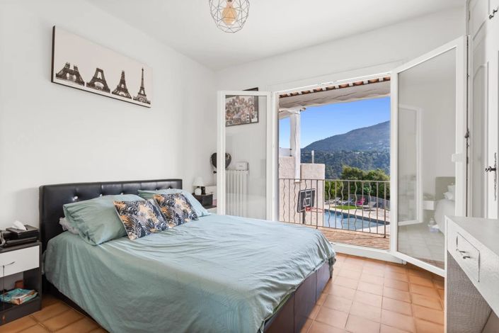 Image No.8-5 Bed House for sale